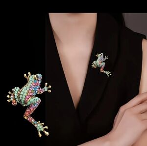🆕️🐸 MULTI-COLOURED RHINESTONE CRYSTAL FROG BROOCH PIN🐸